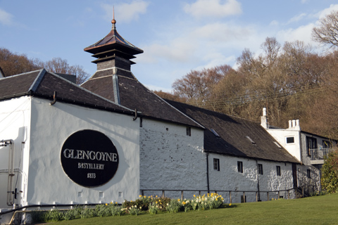 The whitewashed exterior of Glengoyne Distillery showing the traditional pagoda-style roof